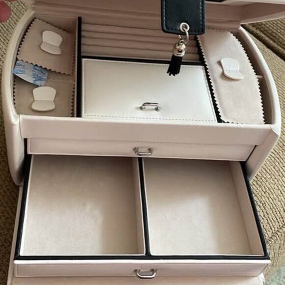 White /Black Jewelry Box with Handle NWT - Picture 7 of 8